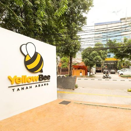 Yellow Bee Tanah Abang Giacarta Esterno foto